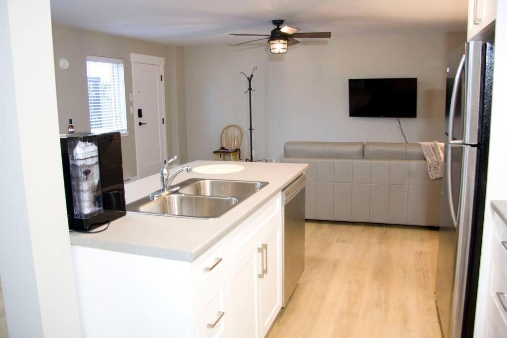 M&M'S Maple Bay Mountain Guesthouse - Licensed Duncan Exteriör bild