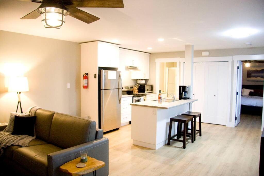 M&M'S Maple Bay Mountain Guesthouse - Licensed Duncan Exteriör bild