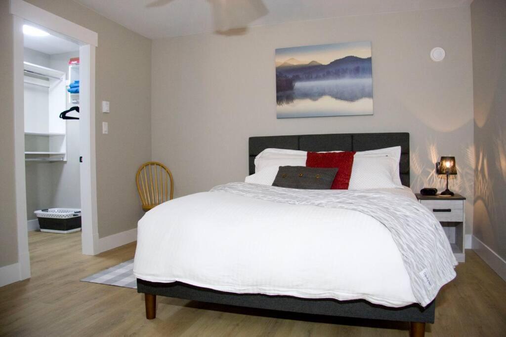 M&M'S Maple Bay Mountain Guesthouse - Licensed Duncan Exteriör bild