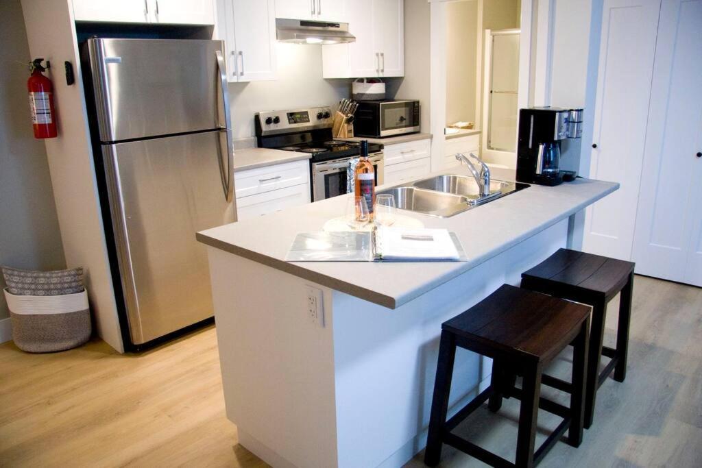 M&M'S Maple Bay Mountain Guesthouse - Licensed Duncan Exteriör bild